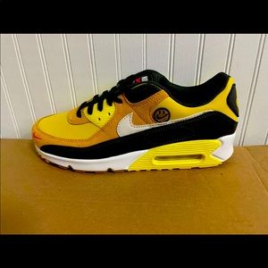 Nike air max 90 hi smiles! Size12